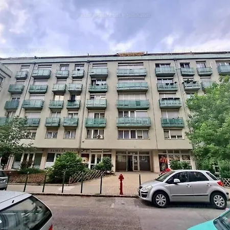 Your Friendly Host In Lägenhet *