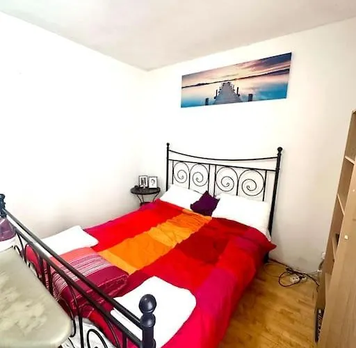 Your Friendly Host In Apartman